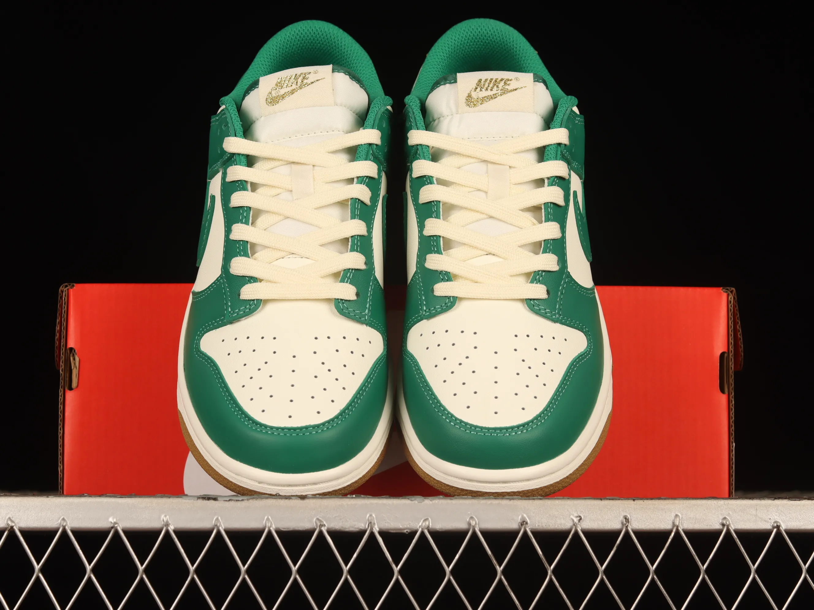 All categories Nk SB Dunk Series Nk SB Dunk Low Low-top sneakers Nk Dunk Low "Green And Gold" Refreshing green color SB Dunk Series low-top casual sports skateboard shoes FB7173-131